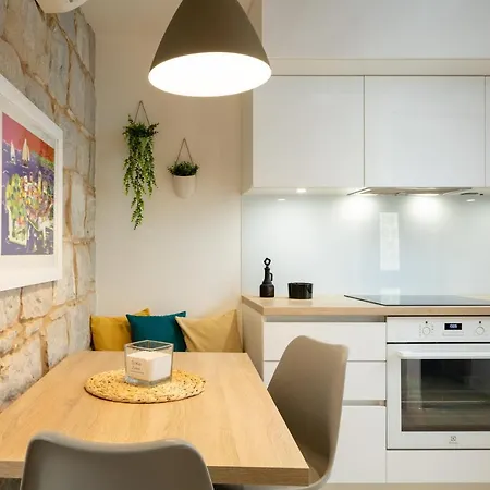 Cozy Hidden Gem In The Old Town Апартаменты