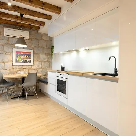 Cozy Hidden Gem In The Old Town Апартаменты *