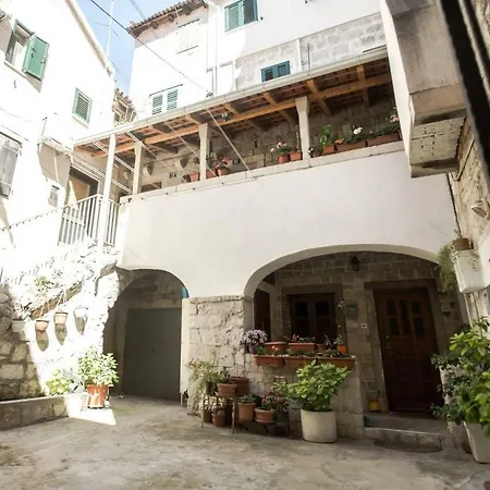 Апартаменты Cozy Hidden Gem In The Old Town
