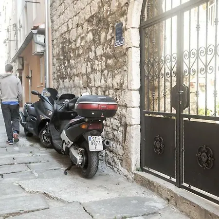 Апартаменты Cozy Hidden Gem In The Old Town *