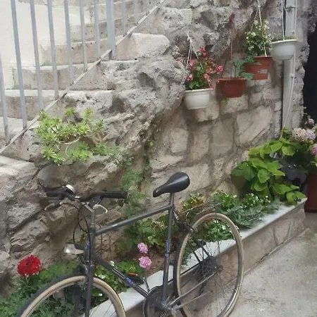Cozy Hidden Gem In The Old Town Апартаменты